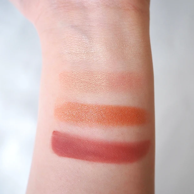 水越みさと　アイシャドウ　ニュアンスアイブレンド　スウォッチ