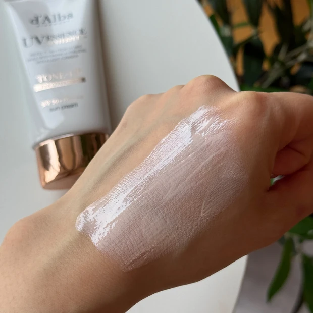 ダルバ  d'Alba ウォーターフルトーンアップサンクリーム ピンク スウォッチ