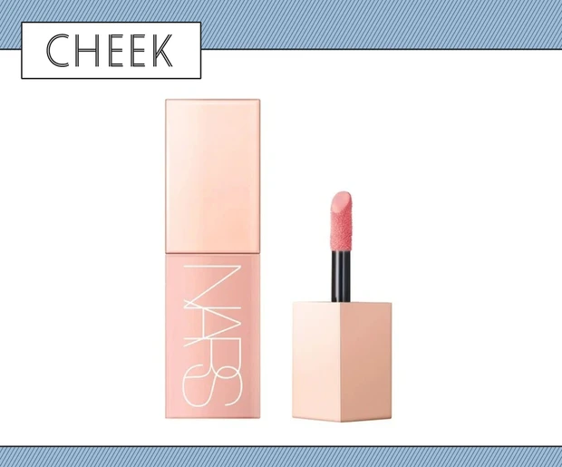 スリープインスモーキーアイメイクのチークアイテム 山本舞香のBeauty Script