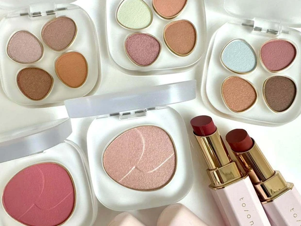 to/one（トーン）の夏コレクションをスウォッチ！ 花びらをイメージした色展開にも注目【夏コスメ2025】