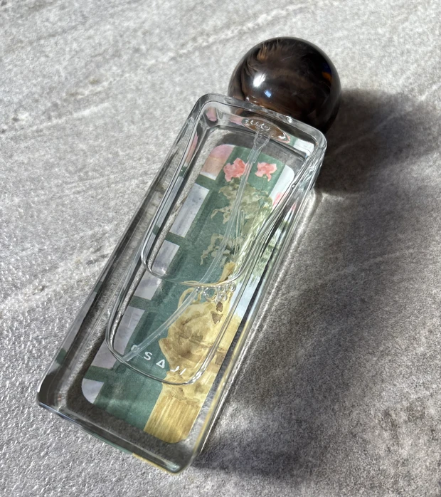 オサジ ホリデー 2025 限定 香水 フレグランス 光の届く場所 よしいちひろ ホリデーコスメ フローラル