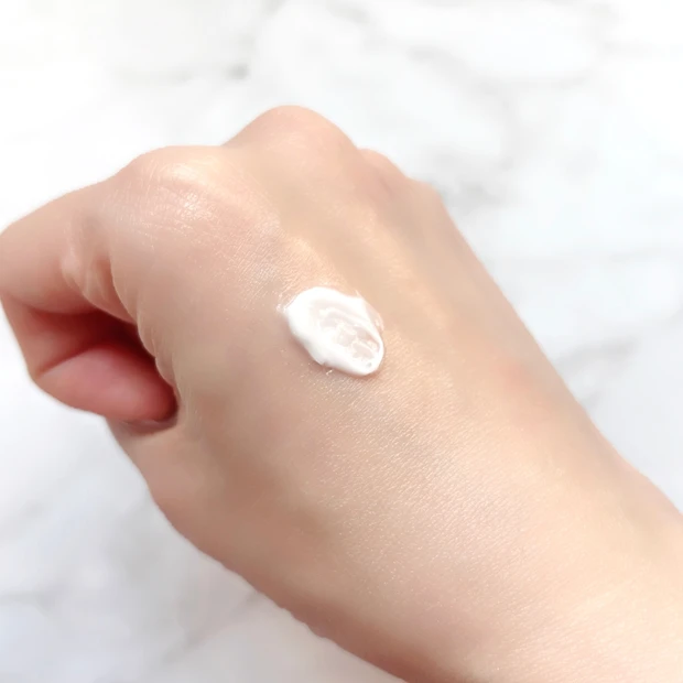 乾燥肌におすすめ「SOFINA iP ゴールデンタイムリペア 深夜浸透クリーム」のスウォッチ写真