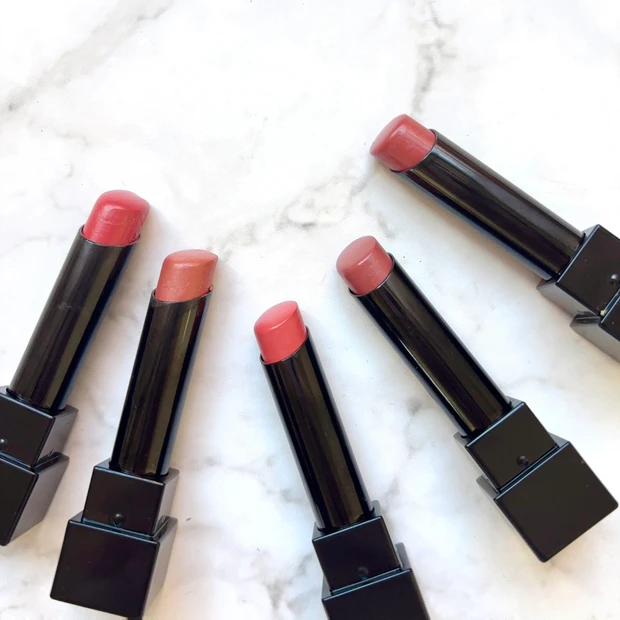 リップモンスター 18 とろけ落ちる蜜桃&19 口染めライチの甘い罠と定番色の比較