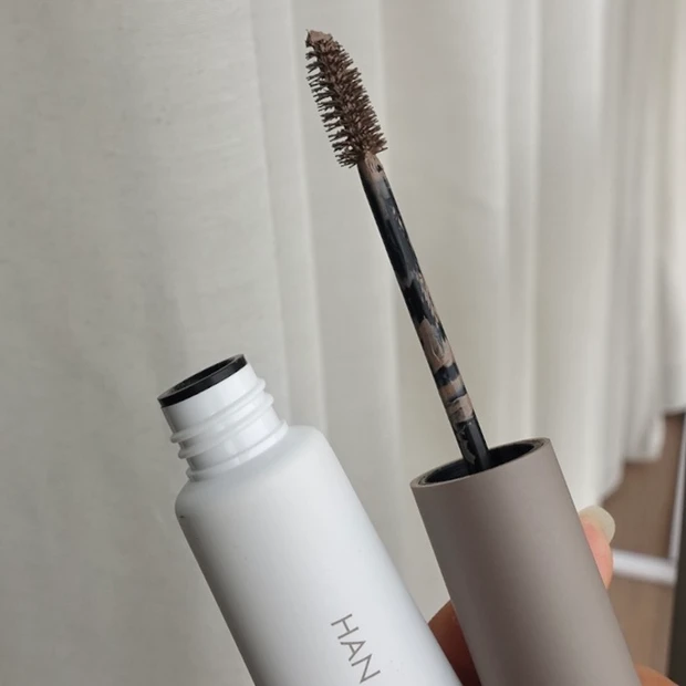 【ロムアンド】人気の眉マスカラ5色を比較レビュー！ハンオールブロウカラの推しカラー紹介：⑤【クールな印象に】08 ムーングレー