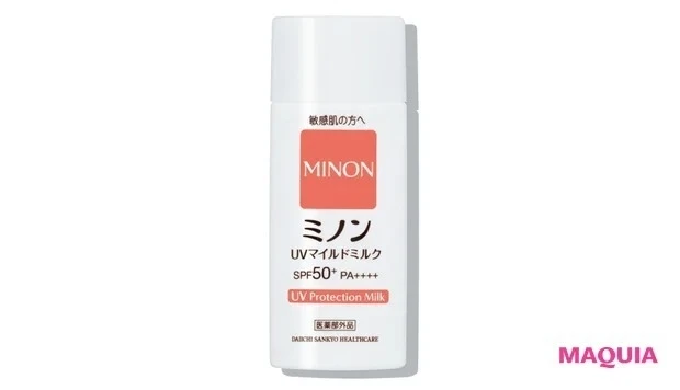 ゆらぎ・敏感肌　おすすめ　  スキンケア  new 公開日：2023.12.31  ゆらぎ肌・敏感肌の症状とは？ 皮膚科医が解説する春ゆらぎの原因＆対処法｜スキンケアアイテム別・おすすめコスメ44選も プロフィールパーツ（友利先生ほか2名）  ↓  H2：春のゆらぎの原因は？  H3：原因①「　　　　　　」  H3：原因②「　　　　　　」  H3：原因③「　　　　　　」  H3：原因④「　　　　　　」  H3：原因⑤「　　　　　　」  ↓  H2：ゆらぎ肌、敏感肌のサイン・症状は？  H3：で小見出し  ↓  H2：ゆらぎ肌、敏感肌ケア・対処法7カ条  H3：で小見出し×7  ↓  H3：正しい角層ケアもおすすめ！   ↓  アイテム紹介 *こちらどちらがよいかアドバイス頂きたいです！  構成（A）アイテム切り  ゆらぎ肌・敏感肌におすすめな【洗顔料・クレンジング】  ゆらぎ肌・敏感肌におすすめな【化粧水】  ゆらぎ肌・敏感肌におすすめな【美容液】  ゆらぎ肌・敏感肌におすすめな【乳液】  ゆらぎ肌・敏感肌におすすめな【クリーム】  ゆらぎ肌・敏感肌におすすめな【フェイスパック・シートマスク】  懸念点：物画像が並んでしまっている場合があり、切り離すのが難しい場合あり    どちらも共通で掲載すること  ・著名人やインフルエンサーがおすすめしている場合はアイテムごとにそちらも掲載  ・使い方が乗っている際にはアイテムごとにそちらも掲載   目次［開く］  ゆらぎ肌とは？  春のゆらぎの原因は？ ゆらぎ肌とは？ ゆらぎ肌・敏感肌のサインや症状を皮膚科医が解説！ 教えてくれたのは…… 友利 新先生 内科・皮膚科医  友利 新先生  公式サイト  皮膚科医の視点から、最新コスメを鋭く見極める。人気のアイテムや話題の美容成分を紹介するYouTubeチャンネルは、登録者数75万人超え。  教えてくれたのは…… 髙瀬聡子先生 皮膚科医  髙瀬聡子先生  公式サイト  ウォブクリニック中目黒総院長。東京慈恵会医科大学卒業。スキンケアコスメ”アンプルール”の研究開発に携わり、敏感肌とコスメの関係にも精通。丁寧でわかりやすい美肌ケア解説で、各メディアから引っ張りだこ。  ゆらぎ肌・敏感肌　症状　サイン ゆらぎ肌・敏感肌のサインや症状①カサつく 「バリア機能を担う細胞間脂質、NMF（天然保湿因子）、皮脂膜の状態が悪化し、肌からうるおいがダダもれ。うるおしてもうるおしても乾く肌状態に」（髙瀬先生、以下同）  ゆらぎ肌・敏感肌のサインや症状②赤み 「頬の赤みは、紫外線や花粉、黄砂、PM2.5などが刺激となり、肌内部が炎症を起こしている可能性大。小鼻まわりの赤みは、マスク着用で皮脂分泌が過剰となり、炎症を起こした状態」  ゆらぎ肌・敏感肌のサインや症状③ムズムズ 「バリア機能がダウンした肌に、空気の乾燥や紫外線、花粉などのアレルゲンが刺激となり、肌の神経を刺激」  ゆらぎ肌・敏感肌のサインや症状④ニキビ 「脂性肌ではないのにニキビができるのも春敏感肌の症状のひとつ。肌の水分と油分のバランスがくずれ、ターンオーバーが乱れることで、古い角質が毛穴に残り皮脂が詰まってアクネ菌が繁殖するのが原因」  ゆらぎ肌・敏感肌のサインや症状⑤コスメがしみる 「バリア機能がダウンし、肌はいわばスカスカの無防備状態。コスメがダイレクトに入りすぎて、せっかくの成分が刺激に」   春のゆらぎの原因は？ 春のゆらぎの原因①花粉やPM2.5など大気汚染 ゆらぎ肌・敏感肌　原因　花粉 「花粉症でなければ、花粉そのものが肌につくだけなら問題ありません。しかし近年は、花粉に大気汚染物質がつくことで刺激となり、これまで花粉症がなかった人にも肌ダメージが出るようになってきています」（友利先生、以下同）  春のゆらぎの原因②マスクによる摩擦やムレ ゆらぎ肌・敏感肌　原因　マスク 「感染症、花粉症対策の面から見ると、マスクをつけるのはいいこと。しかし、ずっと装着していることで摩擦やムレでバリア機能が低下しやすい状態に。また、マスクを外すと一気に肌の水分が蒸散するため、肌あれを引き起こす原因に」  春のゆらぎの原因③ストレスによる自律神経の乱れ ゆらぎ肌・敏感肌　原因　ストレス　自律神経 「環境や人間関係に変化がある春先は、いつも以上にストレスがかかりやすいとき。ストレス状態なときは交感神経が優位になり、ストレスホルモンが分泌されて血流が悪くなるため、バリア機能が低下します」  春のゆらぎの原因④急激な気温変化 ゆらぎ肌・敏感肌　原因　気温 「この時期は寒暖差が激しく、これに体がついていけずに睡眠の質が低下しがち。その結果、肌のターンオーバーが早まり、細胞が未熟に。この未熟な細胞がそのまま角層へと上がっていくため、バリア機能が弱い肌に」  春のゆらぎの原因⑤強力な紫外線 ゆらぎ肌・敏感肌　原因　紫外線 「皮膚には紫外線に対応する力が備わっています。それが角層。紫外線が強い夏場は厚くなり、照射が弱まる冬は角層が薄くなるのですが、春先は紫外線量が増えるのに角層が薄いため肌を守る力が弱いのです」   ゆらぎ肌・敏感肌ケア＆対処法7カ条 1 鎮静に徹する 「肌内部で起こってしまった炎症を鎮めることが先決。放っておくとサイトカインというタンパク質が暴走してしまい、さらなる炎症の引き金に。グリチルリチン酸、アラントイン、シカ（ツボクサ）などの鎮静成分配合のコスメで炎症を抑えて」（髙瀬先生、以下同）  2 とにかくこすらない 「摩擦で肌表面の角層が乱れ、バリア機能がダウン。保湿スキンケアの各ステップでは極力摩擦を避けるように塗り、敏感肌のときはコットンでのなじませも、いったんお休み。クレンジング＆洗顔でもこすり洗いは厳禁。洗顔後も『拭く』のを止め、タオルで押さえて水分を吸い取るように」  ゆらぎ肌・敏感肌　ケア　対処法　皮膚科医 化粧水、美容液、乳液、クリームなどをこすって塗り広げるのは厳禁！ 指の腹や手のひら全体でやさしく押し込むようになじませて。  3 紫外線、花粉、PM2.5を寄せつけない 「敏感肌は、とにかく外的刺激をシャットアウトすることが肝心。敏感肌でも使えるUVコスメを利用して」  4 シンプルにケア 「ゆらぎ肌、敏感肌のときは、保湿のステップも極力少なくしてシンプルに。ステップが多いと、コスメの成分が刺激になる可能性が高まり、なじませ回数が増えて摩擦刺激のリスクも増加」  5 洗いすぎない 「汚れを洗い流すとともに、バリア機能に必要な細胞間脂質、NMF（天然保湿因子）、皮脂膜まで少なからず洗い流してしまうクレンジング＆洗顔。うるおいを補いながら摩擦レスで洗えるクレンジングや洗顔料を選ぶこと、水に近いぬるま湯ですすぐことが大事」  ゆらぎ肌・敏感肌　ケア　対処法　皮膚科医 クレンジングや洗顔の洗い流しは、36℃の水に近いぬるま湯が正解。  6 角質ケアはいったんお休み 「スクラブやふき取り化粧水など摩擦刺激になるケアはもちろん、酵素洗顔、ピーリング作用のある保湿コスメなど角層をはがす作用のあるものは使用をストップ。上記のような敏感肌のサインがなくなったら再開してもOKだが、あくまで肌に負担をかけないように」  7 バリア機能をアップする 「水分と油分を補いながら、バリアの要となるセラミドなどの細胞間脂質を補うコスメを。ゆらぎ肌、敏感肌のための低刺激処方のコスメから選んで」  花粉、PM2.5、季節ゆらぎに負けない肌へ！ 【春の敏感肌】を制するケアの正解＆優秀コスメ 正しく知ってお悩み解決！ 春に肌トラブルが増える5つの理由を友利 新先生が解説  ゆらぎ肌・敏感肌におすすめな【洗顔料・クレンジング】 ファンケル ピュアモイスト 泡洗顔料 150ml ￥1320 ゆらぎ・敏感肌　おすすめ　ファンケル ピュアモイスト 泡洗顔料 150ml ￥1320 ゆらぎ肌、ときどき敏感肌のための洗顔料。ポンプをプッシュするだけでもちのいい弾力泡が出てきて、摩擦刺激なく洗える。ヒアルロン酸、ヒト型セラミドなど敏感肌に必要な潤いを与える。  ファンケルのブランドサイトをチェック デュオ ザ 薬用クレンジングバーム バリア 90g ￥3960（医薬部外品） ゆらぎ・敏感肌　おすすめ　 デュオ ザ 薬用クレンジングバーム バリア 90g ￥3960（医薬部外品） 敏感肌のためのバームクレンジング。温めなくても肌にのばすだけでスルリととろけ、メイクとなじむ。炎症をケアするグリチルレチン酸ステアリル配合。   デュオのブランドサイトをチェック イグニス モイスト ウォッシュ クリーム 120g ￥3300 ゆらぎ・敏感肌　おすすめ　 イグニス モイスト ウォッシュ クリーム 120g ￥3300 デリケートに傾いた肌をいたわりながら洗うクリーム洗顔料。カミツレ花エキスなどが肌の炎症を鎮めながら、角質をケア。しっとりやわらかな肌に洗い上がる。  イグニスのブランドサイトをチェック 花粉、PM2.5、季節ゆらぎに負けない肌へ！ 【春の敏感肌】を制するケアの正解＆優秀コスメ エクシア ジェントル スフレフォーム 150㎖ ￥6050 ゆらぎ・敏感肌　おすすめ　 エクシア ジェントル スフレフォーム 150㎖ ￥6050 スフレのような泡洗顔。常在菌のバランスを整えやさしく洗う。  長田杏奈さん 美容ライター  長田杏奈さん  公式サイト  エクシアのジェントル スフレフォームならやさしく洗えます 「ゆらいでいるときの洗顔は慎重に。バリア機能を守りながら、常在菌も落とさないという処方。私の冬の洗顔はこれ一択です」  エクシアのブランドサイトをチェック 敏感肌と向き合う達人・長田杏奈さんが、マスクゆらぎ肌解決法をレクチャー！ mgb skin マグワート ピュアスージングジェル 230ml ￥2200 ゆらぎ肌・敏感肌の症状とは？ 皮膚科医が解説する春ゆらぎの原因＆対処法｜スキンケアアイテム別・おすすめコスメ44選も_13 シカ成分や肌荒れを防ぐマグワート（ヨモギ）エキス、30種類のハーブエキスを配合したカーミングハーブコンプレックスが、ゆらいだ肌を素早くケア。みずみずしいジェルでマッサージすれば、ボディの重だるさも解消！   mgb skinのブランドサイトをチェック 【冬の最新シカコスメ】肌荒れ、ニキビ跡にも効果大！ 美容のプロが教えるシカコスメ使いこなし術 ｄ プログラム エッセンスイン クレンジングフォーム［医薬部外品］120g ￥2090 ゆらぎ肌・敏感肌の症状とは？ 皮膚科医が解説する春ゆらぎの原因＆対処法｜スキンケアアイテム別・おすすめコスメ44選も_14 キー成分に、肌あれ予防にアプローチするグリチルリチン酸ジカリウムと、美容成分のH-スタビライジング B※1を配合。肌に必要なうるおいを守りながら、美肌バリア機能※2をサポートし、ゆらぎに負けないタフな肌へと導く。もこもこの泡が肌をやさしく包み込んでくれるから摩擦の心配もなく、ストレスフリーな洗い心地。毎日の洗顔で無理なく肌あれケアができるアイテムで、コンディション良好な肌をキープして！ ※1 キシリトール、エリスリトール、グリセリン/保湿 ※2 肌は角層をよい状態に整えることで見て触れて美しい肌を生み出す力を持っています。この、肌が持つ力のことを「バリア機能」といいます。  ｄ プログラムのブランドサイトをチェック 「洗う」と「肌あれケア」がひとつになった、ｄ プログラムの薬用美容洗顔料 ゆらぎ肌・敏感肌におすすめな【化粧水・化粧液】 イハダ 薬用クリア ローション ［医薬部外品］ 180ml ￥1980 【みんなのベスコス2022上半期＆下半期】ゆらぎケア部門、 【MAQUIAブライトニング・UVグランプリ2022】にて1位受賞！ ゆらぎ肌・敏感肌の症状とは？ 皮膚科医が解説する春ゆらぎの原因＆対処法｜スキンケアアイテム別・おすすめコスメ44選も_15 肌荒れや乾燥、ニキビも肌の透明感を損なう要因としてとらえ、抗炎症作用のある美白有効成分m-トラネキサム酸と抗肌荒れ有効成分グリチルリチン酸塩を配合。いつもどこかに赤みがある肌が落ち着いた、トラブル後のくすみが気になる肌に透明感が出てきた、という感想が寄せられている。  宇垣美里さん フリーアナウンサー・モデル  宇垣美里さん  「イハダにも感動。寝不足でカサついた肌にもしみない。バシャバシャ気のすむまで浴びてもちゃんと入っていってステキ♡」  平 輝乃さん 美容エディター  平 輝乃さん  「長期にわたるマスク生活で、自覚がなくても炎症の芽を抱えた肌を、優しく潤いで満たしてくれる。敏感肌以外の人にも『あり』な選択肢」  通山奈津子さん 美容ライター  通山奈津子さん  「どんな肌状態でも使える安心感。肌が不安定でも透明感に満ちた肌への道筋を照らしてくれる」  水井真理子さん トータルビューティアドバイザー  水井真理子さん  「ゆらいだ肌にもぐんぐん広がり肌あれと美白を同時進行でケア。みずみずしい透明感が生まれる」  ひとみんさん マキアインフルエンサー／イエベ  ひとみんさん  「ぱしゃっとみずみずしくグッと浸透する心地よさ」  IHADA PR  北村幸子さん  公式サイト  「トラブル肌の方はもちろん、美白有効成分や高保湿成分配合なので、肌のくすみ、乾燥が気になる方にもぴったりです」  ゆずさん  「突然の肌荒れ、ガサガサ肌を救ってくれました」  さくらもちもちさん  「肌がゆらいでいる時期でも美白したい私に合っている。保湿力もしっかりあって、アレコレ塗り重ねなくてもよいのが好き」  IHADAのブランドサイトをチェック ゆらぎケア部門 TOP5【みんなのベスコス2022下半期】 ゆらぎ部門TOP5・1位は美白もできる肌立て直し化粧水「IHADA 薬用 クリアローション」 ゆらぎ肌こそブライトニングの時代！ 最新コスメで明るくタフな肌を手に入れよう 敏感肌部門TOP3・1位は肌あれも透明感もサポートする「イハダ 薬用クリアローション」 イプサ ME センシティブ 2 175ml ￥6050 【みんなのベスコス2022下半期】ゆらぎケア部門入賞！ ゆらぎ肌・敏感肌の症状とは？ 皮膚科医が解説する春ゆらぎの原因＆対処法｜スキンケアアイテム別・おすすめコスメ44選も_16 ロングセラー化粧液のデリケート肌版。保湿力を高め、バリア機能の正常化を目指す。皮脂分泌力に応じて4種からセレクト。  イプサのブランドサイトをチェック ゆらぎケア部門 TOP5【みんなのベスコス2022下半期】 アユーラ リズムコンセントレート ウォーター 300ml ￥4400 【みんなのベスコス2022上半期】ゆらぎ部門入賞！ ゆらぎ肌・敏感肌の症状とは？ 皮膚科医が解説する春ゆらぎの原因＆対処法｜スキンケアアイテム別・おすすめコスメ44選も_17 潤いをふんだんに与えつつ、肌が持つ保湿機能を再生させて慢性的な乾燥も解消。たっぷり使える大容量も高ポイントに。  ららさん  「肌が敏感なときでも染みないし、水分量が上がる感じが好き。コットンパックに使うことも」  アユーラのブランドサイトをチェック ゆらぎ部門TOP5・1位は美白もできる肌立て直し化粧水「IHADA 薬用 クリアローション」 ゆらぎ部門TOP5・withマスク時代のお守りスキンケアは？ 雪肌精 クリアウェルネス　ピュア コンク SS 125mL ￥2420（編集部調べ） ゆらぎ肌・敏感肌の症状とは？ 皮膚科医が解説する春ゆらぎの原因＆対処法｜スキンケアアイテム別・おすすめコスメ44選も_18 肌バリアをサポートする、敏感肌のための高保湿化粧水。植物由来成分を贅沢に配合して、肌荒れやカサつきをケア。サラリとしたテクスチャーで角層深くまで潤いが届き、透明感あふれるみずみずしい肌に。  雪肌精のブランドサイトをチェック 敏感肌用へと生まれ変わった、雪肌精の新スキンケアに注目！  ゆらぎ肌・敏感肌におすすめな【美容液】 アユーラ セラムオプティマイザー［医薬部外品］7㎖ ￥2750 【MAQUIA年間ベストコスメ2022】ゆらぎ肌から救ってくれたコスメ部門入賞！ ゆらぎ肌・敏感肌の症状とは？ 皮膚科医が解説する春ゆらぎの原因＆対処法｜スキンケアアイテム別・おすすめコスメ44選も_19  抗炎症成分、Wの肌荒れ有効成分※を配合し、ニキビなどの肌荒れに対応。 ※トラネキサム酸　※グリチルリチン酸ジカリウム  田中みな実さん フリーアナウンサー・俳優  田中みな実さん  公式サイト  「おでこの肌荒れや痒みが気になったとき1週間続けて使用したら、穏やかに鎮静していくのを実感。今後は未然に防ぐためにも使い続けたい」  松井美千代さん 美容ライター  松井美千代さん  「1週間の集中ケアで肌のゆらぎを整えてくれる。肌だけでなく、心のお守りにもなる手放せない美容液」  中島和美 マキアオンラインエディター  中島和美  公式サイト  「ベタつきも乾燥した感じもなく、さらりと肌になじむ心地よいテクスチャーで、メイク前でもストレスなく使えるのもお気に入りの理由♡ 肌がゆらいだときの『お守り美容液』。私にとってはもはやなくてはならない常備薬のような存在です」  アユーラのブランドサイトをチェック 田中みな実“美肌の理由”。今、使っている最新スキンケアアイテムを紹介！ ゆらぎ肌から救ってくれたコスメ部門 TOP3【MAQUIA年間ベストコスメ2022】 もはやなくてはならない常備薬のような存在！ 肌がゆらいだときの「お守り美容液」 d プログラム アレルバリア エッセンス N 40ml ￥3300 【みんなのベスコス2022下半期】ゆらぎケア部門入賞！ ゆらぎ肌・敏感肌の症状とは？ 皮膚科医が解説する春ゆらぎの原因＆対処法｜スキンケアアイテム別・おすすめコスメ44選も_20 SPF50+・PA+++／資生堂インターナショナル  紫外線をカットしながら、乾燥や花粉などの外部刺激から肌をガード。高SPF値なのにデリケート肌に優しい点が嬉しい。  ｄ プログラムのブランドサイトをチェック ゆらぎケア部門 TOP5【みんなのベスコス2022下半期】 ゆらぎ部門TOP5・withマスク時代のお守りスキンケアは？【みんなのベスコス2021下半期】 SNIDEL バランシング フローラブースター 30ml ￥3960 【MAQUIAベストコスメ2022下半期】ゆらぎ・ストレスケア部門入賞！ ゆらぎ肌・敏感肌の症状とは？ 皮膚科医が解説する春ゆらぎの原因＆対処法｜スキンケアアイテム別・おすすめコスメ44選も_21 菌ケア発想のブースター美容液。洗顔後に潤いを引き込む素肌へと導く。  安倍佐和子さん ビューティエディター  安倍佐和子さん  「染み込むように浸透した後もっちり！　美肌菌のバランスを整える菌ケアと、潤いチャージができる処方で、肌が“ととのう”のを実感。精油の香りも上質」  スナイデル ビューティのブランドサイトをチェック ゆらぎ・ストレスケア部門 TOP5【MAQUIAベストコスメ2022下半期】 MiMC メラノリセット［医薬部外品］30ml ￥9570 【ブライトニング・UVグランプリ2022】敏感肌部門入賞！ ゆらぎ肌・敏感肌の症状とは？ 皮膚科医が解説する春ゆらぎの原因＆対処法｜スキンケアアイテム別・おすすめコスメ44選も_22 自然由来×サイエンスを極めて全方向美白。  柏谷麻夕子さん 美容ライター  柏谷麻夕子さん  ｢低刺激設計と天然成分100％という軸をぶらさず、ブライト肌を損なう要因と真摯に向き合った美容液に真心を感じる｣  靏田由香さん 美容ライター  靏田由香さん  「美白新時代の幕開けを感じさせる美白美容液。環境やマスクの刺激で敏感に傾く肌も安心して使え、その心強さたるや！｣  MiMCのブランドサイトをチェック 敏感肌部門TOP3・1位は肌あれも透明感もサポートする「イハダ 薬用クリアローション」 ラ ロッシュ ポゼ トレリアン ウルトラ セラム 20ml ￥3960 ゆらぎ肌・敏感肌の症状とは？ 皮膚科医が解説する春ゆらぎの原因＆対処法｜スキンケアアイテム別・おすすめコスメ44選も_23 敏感のためのブランド、ラ ロッシュ ポゼ。フランスの湧き水・ターマルウォーターとニューロセンシンという成分が肌をスッと穏やかな状態に。  ラ ロッシュ ポゼのブランドサイトをチェック オサジ エンリッチバイオセラム 30ml ￥4950 ゆらぎ肌・敏感肌の症状とは？ 皮膚科医が解説する春ゆらぎの原因＆対処法｜スキンケアアイテム別・おすすめコスメ44選も_24 ゆらいでいる肌特有の常在菌の乱れを、プロバイオティクスで整える美容液。類似セラミドが細胞間脂質を整え、外的刺激に強い肌に。ゼラニウムとダマスクローズの香りで心も癒される。  オサジのブランドサイトをチェック 花粉、PM2.5、季節ゆらぎに負けない肌へ！ 【春の敏感肌】を制するケアの正解＆優秀コスメ  ゆらぎ肌・敏感肌におすすめな【乳液】 ミノン アミノモイスト モイストチャージ ミルク 100g ￥2200（編集部調べ） 【みんなのベスコス2021下半期】ゆらぎ部門入賞！ ゆらぎ肌・敏感肌の症状とは？ 皮膚科医が解説する春ゆらぎの原因＆対処法｜スキンケアアイテム別・おすすめコスメ44選も_25 11種のアミノ酸がバリア機能やハリ感をサポート。潤いを閉じ込め健やかな素肌に。コクがあるのに肌なじみ抜群で、通年で愛用する人が多数。  ミノンのブランドサイトをチェック ゆらぎ部門TOP5・withマスク時代のお守りスキンケアは？【みんなのベスコス2021下半期】 カルテ HD モイスチュア キー 30ml ［医薬部外品］￥2970（編集部調べ） ゆらぎ肌・敏感肌の症状とは？ 皮膚科医が解説する春ゆらぎの原因＆対処法｜スキンケアアイテム別・おすすめコスメ44選も_26 乳液のような柔らかいテクチャー。油分もしっかり入っているので、ヴェールをまとったように肌が優しく包まれる感覚。ヘパリン類似物質HDとグリチルリチン酸ジカリウムのダブルの肌あれ＆炎症ケア成分を配合。エモリエントオイルもたっぷり。体温でとろけるオイルを使ったり、数種類のエモリエントオイルを配合しながらも軽やかな使い心地を実現させるのは職人技。  髙橋美智子さん マキアエディター  髙橋美智子さん  公式サイト  「とろけるオイルのおかげか、自分の皮脂膜が復活したような潤いとハリが出る感じ。潤いは6品のなかで一番長く持続する実感が」  カルテHDのブランドサイトをチェック 敏感肌悩みにも頼りになるのは？ おすすめオールインワン検証  ゆらぎ肌・敏感肌におすすめな【クリーム】 センサイ コンフォーティング バリアマスク 60ml ￥16500 【MAQUIAベストコスメ2022下半期】ゆらぎ・ストレスケア部門1位 【MAQUIA年間ベストコスメ2022】にも入賞！ ゆらぎ肌・敏感肌の症状とは？ 皮膚科医が解説する春ゆらぎの原因＆対処法｜スキンケアアイテム別・おすすめコスメ44選も_27 室内と外気の寒暖差など、肌に影響を及ぼす環境ストレスに対し、乾燥やゴワつきなど一時的に敏感になる肌に着目。注目すべきは、ヴェールのように軽やかなテクスチャー。摩擦レスなクリームマスクがバリアとなって乾燥から守り、水分を抱えて閉じ込めてゆらぎがちな肌をケア。いつものお手入れの最後に重ねるだけというシンプルな使用法も人気。  齋藤 薫さん 美容ジャーナリスト  齋藤 薫さん  「トラブルも不安も、気持ちのモヤモヤまで。どんな時でも一晩で端正な肌を間に合わせてくれる」  岡部美代治さん ビューティサイエンティスト  岡部美代治さん  公式サイト  「つけるたびに安心感が生まれる、肌と心に響く繊細な感覚……。これほどまでのクリームに出合えるとは」  君島十和子さん 美容家  君島十和子さん  公式サイト  「疲れた肌には、重たいものや強いものは刺激のモト。空気を含んだホイップのようなこの軽やかクリームは、肌に優しいシルクをふわりと羽織るかのように心地よいんです。小石丸シルクエキスやエーデルワイス花などの成分が肌を落ち着かせてくれ、翌朝には肌が爽快さを取り戻せるはずです」  ゆらぎ肌・敏感肌の症状とは？ 皮膚科医が解説する春ゆらぎの原因＆対処法｜スキンケアアイテム別・おすすめコスメ44選も_28 十和子さん流・味わい方 マスクダメージ部分の守り強化 特にマスクの摩擦が気になるところは、重ね塗りをしてしっかり守りを強化しましょう。朝使うことでマスク擦れからプロテクトできますよ。  SENSEAIのブランドサイトをチェック ゆらぎ・ストレスケア部門 TOP5【MAQUIAベストコスメ2022下半期】 君島十和子さんがクリームの効かせワザを伝授【MAQUIAベストコスメ2022下半期】 ゆらぎ肌から救ってくれたコスメ部門 TOP3【MAQUIA年間ベストコスメ2022】 ディセンシア クリーム 30g ￥6380 【MAQUIAベストコスメ2022下半期】ゆらぎ・ストレスケア部門＆ 【MAQUIA年間ベストコスメ2022】ゆらぎ肌から救ってくれた部門入賞！ ゆらぎ肌・敏感肌の症状とは？ 皮膚科医が解説する春ゆらぎの原因＆対処法｜スキンケアアイテム別・おすすめコスメ44選も_29 「角層」のケアにクリームで“整える”という新しい概念を与えてくれた画期的なアイテム。ゆらぎ肌はもちろん、どんな肌状態でもエイジングケアができる気遣い処方は、これからのスキンケアの光となるに違いない。  山崎敦子さん 美容ライター  山崎敦子さん  「着眼点に目からウロコ。良質バターがとろけるような気持ちよさも格別で、しっかり保護されている安心感も絶品」  野崎千衣子さん 美容ライター  野崎千衣子さん  「なじませた瞬間から肌になりすますかのように一体化し、肉厚でふっくら、毛穴もくすみも目立ちにくいツヤ肌に。まるで赤ちゃんの肌！」  ディセンシアのブランドサイトをチェック ゆらぎ肌から救ってくれたコスメ部門 TOP3【MAQUIA年間ベストコスメ2022】 ゆらぎ・ストレスケア部門 TOP5【MAQUIAベストコスメ2022下半期】 ｄ プログラム バイタライジングクリーム ［医薬部外品］ 45ｇ ￥6490 【MAQUIAベストコスメ2022下半期】ゆらぎ・ストレスケア部門入賞！ ゆらぎ肌・敏感肌の症状とは？ 皮膚科医が解説する春ゆらぎの原因＆対処法｜スキンケアアイテム別・おすすめコスメ44選も_30 敏感肌のハリ低下ループに着目。敏感肌特有のハリ低下の要因にアプローチ。  轟木あずささん 美容ライター  轟木あずささん  公式サイト  「摩擦レスを可能にするバームのようにとろけるテクスチャーでなめらかに肌にのび広がり、ピタッ。弱った肌を元気に復活させてくれる」  ｄ プログラムのブランドサイトをチェック ゆらぎ・ストレスケア部門 TOP5【MAQUIAベストコスメ2022下半期】 d プログラム スキンリペアクリーム 45g ￥3960 【みんなのベスコス2022上半期】ゆらぎ部門入賞！ ゆらぎ肌・敏感肌の症状とは？ 皮膚科医が解説する春ゆらぎの原因＆対処法｜スキンケアアイテム別・おすすめコスメ44選も_31 環境トラブルに負けない肌に導き、炎症を抑えて肌荒れを予防。美肌菌に着目した処方。  あきさん  「花粉やマスクで肌がゆらいだとき、すごく助けられました」  ｄ プログラムのブランドサイトをチェック ゆらぎ部門TOP5・1位は美白もできる！ IHADAの肌立て直し薬用化粧水 シャネル ル ブラン クリーム HLCC ［医薬部外品］50g ￥17600 ゆらぎ肌・敏感肌の症状とは？ 皮膚科医が解説する春ゆらぎの原因＆対処法｜スキンケアアイテム別・おすすめコスメ44選も_32 肌の奥でくすぶる炎症を抑えるアラントイン、ビタミンEを配合。美白成分TXCがシミをケアしながら、血色感あふれる肌に。みずみずしく肌なじみのいいクリーム  宇垣美里さん フリーアナウンサー・モデル  宇垣美里さん  「こちらのクリームは、しっとり守られるのを感じました。やさしい香りに癒やされるし。調子の悪いときに美白なんてと思っていたけれど、考え方が一変。長引くマスク生活で摩擦ジミやニキビあとの色素沈着ができている人にもよさそう」  シャネルのブランドサイトをチェック ゆらぎ肌こそブライトニングの時代！ 最新コスメで明るくタフな肌を手に入れよう ビオデルマ シカビオ クリーム 40ml ￥2200 ゆらぎ肌・敏感肌の症状とは？ 皮膚科医が解説する春ゆらぎの原因＆対処法｜スキンケアアイテム別・おすすめコスメ44選も_33 乾燥やマスクの擦れなどによるダメージをケアし、肌を立て直すクリーム。ベタつきのない軽やかな感触でありながら、潤いを密閉。使い続けることでトラブルに負けないタフな肌へと導く。  ビオデルマのブランドサイトをチェック プロ・業務用 シカケアクリーム 60g ￥1870 ゆらぎ肌・敏感肌の症状とは？ 皮膚科医が解説する春ゆらぎの原因＆対処法｜スキンケアアイテム別・おすすめコスメ44選も_34 独自の石けん乳化技術によって、“しっとり潤うのにベタつかない”仕上がりを実現したシリーズに、初のスキンケアクリームが誕生。シカ成分や11種類の整肌成分がバリア機能の回復を促し、乾燥でゆらぎがちな肌を素早くケア。  ヤーマンのブランドサイトをチェック 【冬の最新シカコスメ】美容のプロが教えるシカコスメ使いこなし術 ユリアージュ シカ デイリージェルクリーム 40ml ￥2970 ゆらぎ肌・敏感肌の症状とは？ 皮膚科医が解説する春ゆらぎの原因＆対処法｜スキンケアアイテム別・おすすめコスメ44選も_35 シカ成分とユリアージュ温泉水を配合、エイジングケアも。乾燥による小ジワを軽減し、敏感に傾いた肌を保護しながら、バランスの整った健康美肌に。しっとりとしたテクスチャー。美容液の後に。  ユリアージュのブランドサイトをチェック 季節の変わり目に頼りになる！ イハダ、アユーラ、ビオデルマ……敏感肌用コスメ6選  ゆらぎ肌・敏感肌におすすめな【フェイスパック・シートマスク】 キュレル 潤浸保湿 モイストリペアシートマスク［医薬部外品］4枚入り ￥1650（編集部調べ） 【マキアプチプラコスメグランプリ2022】ベスト・オブ・スキンケア大賞受賞！ ゆらぎ肌・敏感肌の症状とは？ 皮膚科医が解説する春ゆらぎの原因＆対処法｜スキンケアアイテム別・おすすめコスメ44選も_36 敏感肌ケアのパイオニアブランド・キュレル初となるシートマスクは、肌の必須成分であるセラミドの働きをサポートする保湿成分のほか、肌荒れ防止成分も配合。100%自然由来の肌あたりのいいシートには切り離して隙間に貼れる“どこでもケアシート”を付けるなど、素材だけではなく形状にもこだわりが。もっちり吸い付くような後肌の心地よさに、思わずうっとり。  友利 新先生 内科・皮膚科医  友利 新先生  公式サイト  「たっぷりのセラミド機能成分を、心地よいテクスチャーでシートマスクに落とし込んでいる花王の技術力が光ります。切り離して使えるシート形状も計算されており、この価格でこの機能性はベスト･オブ･スキンケアに相応しい逸品」  千葉 由佳さん 美容家・コスメセレクター  千葉 由佳さん  公式サイト  「内側をしっかり保湿しつつ、表面がベタつかないので使いやすい」  paku☆chanさん ヘア＆メイクアップアーティスト  paku☆chanさん  公式サイト  「ヒタヒタのマスクが気持ちいい。メイク前にも使いやすく、仕事のときにも重宝」  水井真理子さん トータルビューティアドバイザー  水井真理子さん  「肌に潤いを巡らせながら高保湿を叶えてくれる」  キュレルのブランドサイトをチェック ベスト・オブ・スキンケア大賞・キュレル初のシートマスクが受賞！【プチプラコスメグランプリ2022】 メディヒール ビタライトビーム アンプルマスクJEX 25mL×3枚入り ￥1069 ゆらぎ肌・敏感肌の症状とは？ 皮膚科医が解説する春ゆらぎの原因＆対処法｜スキンケアアイテム別・おすすめコスメ44選も_37 君島十和子さん 美容家  君島十和子さん  公式サイト  「韓国コスメらしいハイクオリティなシート×多種類の美容成分。コスパ抜群の逸材です! 使う度に無理なく着実に、肌の調子が高まる実感が」  メディヒールのブランドサイトをチェック ミシャジャパン ミシャレボリューション ナイト サイエンス エッセンス シートマスク 5th 40mL×1枚入り ￥440 ゆらぎ肌・敏感肌の症状とは？ 皮膚科医が解説する春ゆらぎの原因＆対処法｜スキンケアアイテム別・おすすめコスメ44選も_38 君島十和子さん 美容家  君島十和子さん  公式サイト  「発酵成分が、荒れた田畑を耕すかのごとく角層を柔軟に和らげつつ、刺激が強すぎないので揺らぎ肌でも安心。潤いを巡らせ、肌の代謝も整います」  ミシャ ジャパンのブランドサイトをチェック ミノン アミノモイスト すべすべしっとり肌マスク 22mL×4枚入り ￥1320（編集部調べ） ゆらぎ肌・敏感肌の症状とは？ 皮膚科医が解説する春ゆらぎの原因＆対処法｜スキンケアアイテム別・おすすめコスメ44選も_39 君島十和子さん 美容家  君島十和子さん  公式サイト  「バリア機能の立て直しに欠かせない、アミノ酸や水分を補給。抗炎症作用もあるので、生理前などの揺らぎニキビや吹き出物ケアにも最適です」  ミノンのブランドサイトをチェック アドライズ エッセンスグローマスク 25mL×1枚入り ￥495 ゆらぎ肌・敏感肌の症状とは？ 皮膚科医が解説する春ゆらぎの原因＆対処法｜スキンケアアイテム別・おすすめコスメ44選も_40 君島十和子さん 美容家  君島十和子さん  公式サイト  「体のリズムや環境の変化で揺らぐ肌に、アミノ酸などの栄養を与えてバランス調整。肌と親和性の高い成分ばかりなので、違和感なくなじみます」  アドライズのブランドサイトをチェック 君島十和子さんがお見立て！ 毛穴ケアや敏感肌にベストなシートマスクは？ ハンユル ネイチャー イン ライフ シートマスク ヨモギ ￥330 ゆらぎ肌・敏感肌の症状とは？ 皮膚科医が解説する春ゆらぎの原因＆対処法｜スキンケアアイテム別・おすすめコスメ44選も_41 江華産のヨモギの若葉を使用。ベタつき感なく肌表面はサラッと、内側はしっとり整える  Minさん ソウル在住韓国コスメコンサル  Minさん  「ヨモギ成分で保湿ケアを行いながら、肌の調子を落ち着かせるゆらぎ肌のためのSOSマスク。エッセンスが濃く、少しねっとりする感じもありますが、後肌はサラッとしっとり。肌が火照りやすい人にもおすすめです。夏は冷蔵庫に入れておき、“冷やしパック”として使っています」  AMORE PACIFIC 公式ショップ Qoo10店 エチュード スンジョン シートマスク 1枚 ￥242 ゆらぎ肌・敏感肌の症状とは？ 皮膚科医が解説する春ゆらぎの原因＆対処法｜スキンケアアイテム別・おすすめコスメ44選も_42 天然由来のバンブーシートが肌にやさしく、たっぷりの潤いを与えてくれる。  Minさん ソウル在住韓国コスメコンサル  Minさん  「素肌に近い弱酸性で、敏感肌でも使えるおすすめシートマスク。パンテンソサイドとツボクサ葉エキスの働きで肌のバリア機能を立て直し、肌荒れを防いでみずみずしい肌に整えます」  ETUDE 公式ショップ Qoo10店 Qoo10メガ割で狙え！ 韓国コスメコンサルMinさんが厳選する肌悩み別シートマスク8選 クオリティファースト オールインワンシートマスク センシティブ 32枚入 ¥1738 ゆらぎ肌・敏感肌の症状とは？ 皮膚科医が解説する春ゆらぎの原因＆対処法｜スキンケアアイテム別・おすすめコスメ44選も_43 みずみずしくジューシーなマスク。ひたひたになるくらい美容液をたっぷり含浸。動いてもまったく剥がれてこない高い密着力。高濃度のCICA成分、ナイアシンアミド、ナノカプセル化したセラミドなど、今話題の成分満載。繊維刺激の少ないシートを採用。美容液に匹敵する成分を1回分のマスクに贅沢に配合している高コスパ。添加物なし、パッチテスト済みの安心安全さも完璧。  髙橋美智子さん マキアエディター  髙橋美智子さん  公式サイト  「たっぷりと美容液成分を含み、これ1枚でスキンケアが完結するほど満足感高い！　あと肌がしっとりぷるぷる。人気に納得」  クオリティファーストのブランドサイトをチェック 敏感肌悩みにも頼りになるのは？ おすすめオールインワン検証  ゆらぎ肌・敏感肌におすすめな【バーム】 キュレル モイスチャーバーム ［医薬部外品］ 70g ￥1980（編集部調べ） 【みんなのベスコス2022下半期】ゆらぎケア部門入賞！ ゆらぎ肌・敏感肌の症状とは？ 皮膚科医が解説する春ゆらぎの原因＆対処法｜スキンケアアイテム別・おすすめコスメ44選も_44 肌が持つ保湿成分セラミドをケア。ベタつきが刺激につながりやすい敏感肌でも、気持ちよく使えると評判。  キュレルのブランドサイトをチェック ゆらぎケア部門 TOP5【みんなのベスコス2022下半期】 IHADA 薬用バーム ［医薬部外品］20g ￥1485（編集部調べ） 【みんなのベスコス2021下半期】ゆらぎ部門1位受賞！ ゆらぎ肌・敏感肌の症状とは？ 皮膚科医が解説する春ゆらぎの原因＆対処法｜スキンケアアイテム別・おすすめコスメ44選も_45 潤いのバリアで外部刺激から肌をガードする高精製ワセリンを配合。肌荒れの有効成分も入っており、マスクの摩擦やニキビが気になる時のお手入れにも最適。ギトギトしないライトなテクスチャーやコンパクトなサイズ感でデイリーに使いやすく、肌トラブル回避のお守りコスメとして持ち歩く人も多かった。  ハミコさん  「マスクによる赤みや痒みを落ち着かせてくれてガードもできる優れモノ」  やなさん  「刺激レスで肌に優しく、ベタつかないので上からメイクができる点も◎」  IHADAのブランドサイトをチェック ゆらぎ部門TOP5・withマスク時代のお守りスキンケアは？【みんなのベスコス2021下半期】 フイルナチュラント エクスバリア プロテクトリペアバーム 2種 20g 各￥3850 ゆらぎ肌・敏感肌の症状とは？ 皮膚科医が解説する春ゆらぎの原因＆対処法｜スキンケアアイテム別・おすすめコスメ44選も_46 バリア機能に着目する「エクスバリア」シリーズに、赤みやニキビ跡をカバーするマルチバームが登場。白色のノーカラータイプ（SPF45・PA+++）と、肌の色のカラータイプ（SPF50+・PA++++）の2種。体温でなめらかに広がり、しっとり肌を持続。  ドクターフィル コスメティクスのブランドサイトをチェック 季節の変わり目に頼りになる！ イハダ、アユーラ、ビオデルマ……敏感肌用コスメ6選 ゆらぎ肌・敏感肌におすすめな【オールインワン】 ドクターシーラボ 薬用アクアコラーゲンゲル スーパーセンシティブEX［医薬部外品］120g ￥8580 ゆらぎ肌・敏感肌の症状とは？ 皮膚科医が解説する春ゆらぎの原因＆対処法｜スキンケアアイテム別・おすすめコスメ44選も_47 とろとろのヨーグルトのようななめらかさとフワフワ感。肌にのせると化粧水のようにすーっとみずみずしく伸び広がる。潤い成分の5種類のセラミド、鎮静効果のあるグリチルリチン酸2Kを配合。ハウスダストや水道水の塩素から肌を守る成分も。  髙橋美智子さん マキアエディター  髙橋美智子さん  公式サイト  「さすがオールインワンの実力者、油分と水分の配合バランスが見事。不要な成分添加物を排除しながら最高の潤い＆質感を追求。ベタつくことなく、これ1品で満足できる絶妙な潤い感は6品中一番かも。肌の炎症部分がすっと治まり、癒やされる実感あり」  ドクターシーラボのブランドサイトをチェック 薬用メディショット オールインワンジェル ［医薬部外品］75g ￥3850 ゆらぎ肌・敏感肌の症状とは？ 皮膚科医が解説する春ゆらぎの原因＆対処法｜スキンケアアイテム別・おすすめコスメ44選も_48 とろんとしたベージュ色のジェルで、みずみずしさがありながら少しコクも感じる。小ジワやほうれい線にしっかり密着。シワ改善効果と美白効果のあるナイアシンアミドを配合した薬用ジェル。3種のヒアルロン酸とコラーゲンまで配合で、太っ腹！ ローズマリーエキスのターンオーバー正常化の特許を申請中で、ジェルにも配合。シワやメラニンの排出を効率よく促す設計に。  髙橋美智子さん マキアエディター  髙橋美智子さん  公式サイト  「シワも美白も炎症もケアできる多才さ。シワに重ねづけして集中ケア的に。フローラルな香りは6つの中で一番癒やし効果あり」  明色化粧品のブランドサイトをチェック ヘパトリート 薬用オールインワンジェル［医薬部外品］ 280ml ￥1980 ゆらぎ肌・敏感肌の症状とは？ 皮膚科医が解説する春ゆらぎの原因＆対処法｜スキンケアアイテム別・おすすめコスメ44選も_49 ローションをそのままジェルにしたような透明なテクスチャー。軽やかな感触で、あと肌はさらり。全身にも使える伸びのよさ。肌あれや炎症を抑えるヘパリン類似物質をメインに配合。ほかにヒアルロン酸、コラーゲン、アロエや月桃葉など植物エキスも。肌を刺激する成分や添加物を一切入れず、ヘパリン類似物質の効果を最大限に引き出す潔いシンプル処方。ポンプ式なのも便利。  髙橋美智子さん マキアエディター  髙橋美智子さん  公式サイト  「低刺激なので、かゆみがある時も使える安心感が魅力。つけてしばらくするとさらりとするので物足りないときはクリームなどを」  へパリートのブランドサイトをチェック 敏感肌悩みにも頼りになるのは？ おすすめオールインワン検証 ゆらぎ肌・敏感肌におすすめな【UVケアアイテム】 ラ ロッシュ ポゼ UVイデア XL プロテクション トーンアップ クリア 30ml ￥3740（編集部調べ） 【MAQUIAブライトニング・UVグランプリ 2022】敏感肌対応UV部門1位受賞！ ゆらぎ肌・敏感肌の症状とは？ 皮膚科医が解説する春ゆらぎの原因＆対処法｜スキンケアアイテム別・おすすめコスメ44選も_50  SPF50+・PA++++   敏感肌に徹底配慮した処方と高いUV防御力はそのままに、テカりも乾燥も気になる肌に向けて使用感と仕上がりをアップデート。保湿感とサラサラ感を両立し、自然な透明感ツヤ肌を演出。皮脂ぐすみ防止＆トーンアップも。  小林ひろ美さん 美容家  小林ひろ美さん  「潤っているのにテカらない絶妙なテクスチャー。毎日使うものだからこの心地よさが嬉しい」  弓気田みずほさん 美容コーディネーター  弓気田みずほさん  公式サイト  「刺激や環境ストレスから守る力も進化。ごく自然に透明感を添える仕上がりなので、顔だけでなく首など広い範囲に」  靏田由香さん 美容ライター  靏田由香さん  「最強のディフェンス力なのに敏感肌にも使え、素肌のような仕上がり……。使う喜びを毎回噛み締めています」  ラ ロッシュ ポゼのブランドサイトをチェック ミノン UVマイルドミルク ［医薬部外品］ 80ml ￥1760（編集部調べ）