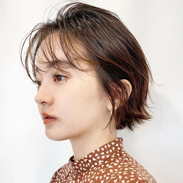 【簡単・おしゃれなショートヘア】ミニボブ×くびれシルエットでワンランク上のおしゃれヘアに!_2