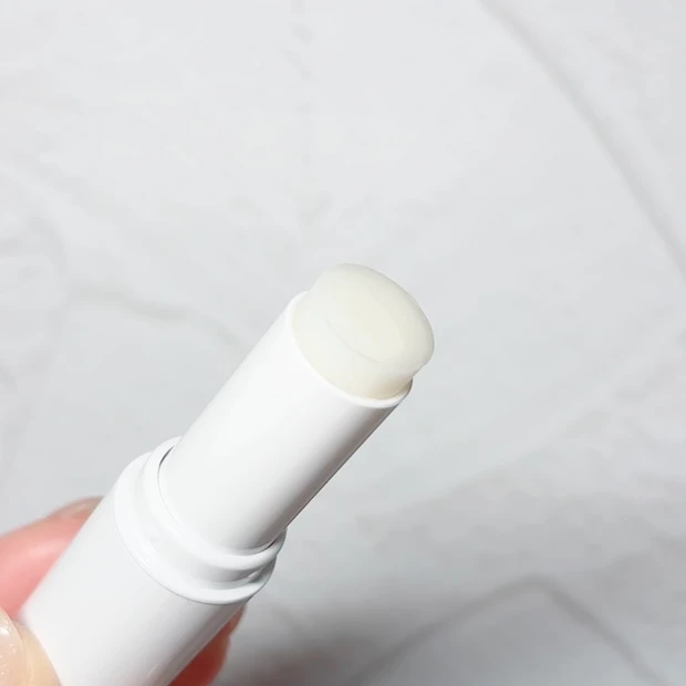 石原さとみが愛用する「ロコベース　リップクリーム」は全国のドラッグストアを中心に発売中