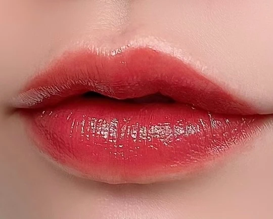 kiss(キス)リップアーマー 02 夜遊びコーラル