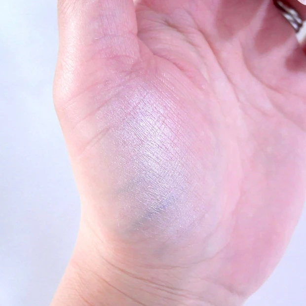 ベストコスメ 2022 下半期 ハイライター clé de peau BEAUTÉ(クレ・ド・ポー ボーテ)ル・レオスールデクラ 201 トワイライト グロウ スウォッチ