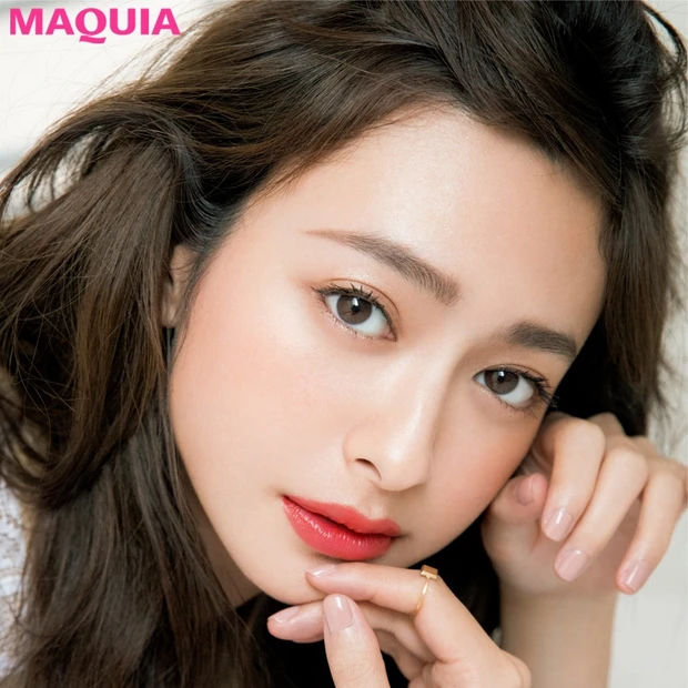 2018年春の赤リップは透けカラーが大本命！ イエベさんの黄み肌が冴える…