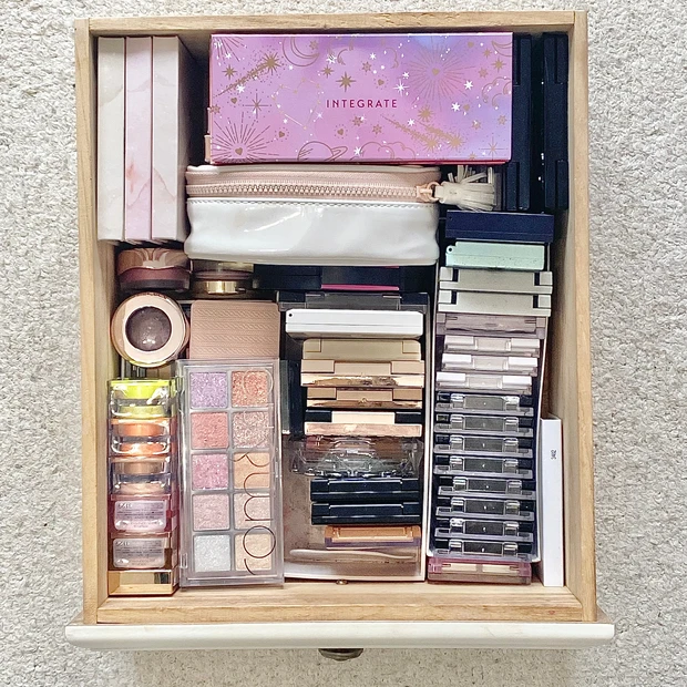 大公開！美容インフルエンサーのリアルな【コスメ収納】。無印良品・100均・IKEAのグッズを駆使して、化粧品をまとめるコツ。_3_1