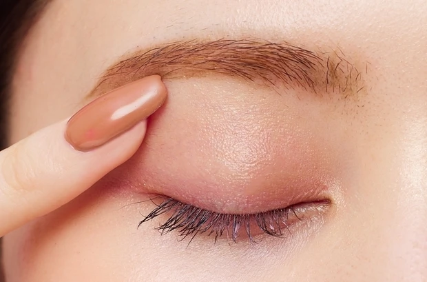 山本望叶 ピンクアイシャドウ