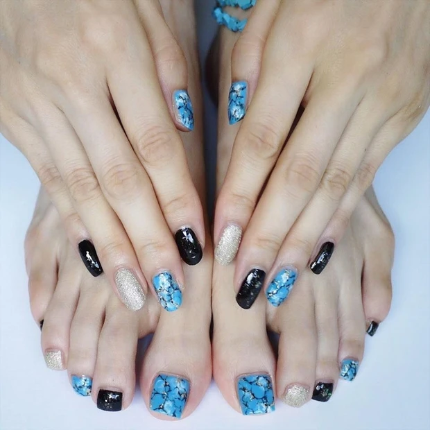 クールな大人のターコイズネイルはハンドとフットお揃いで！【ギ☆のセルフネ…