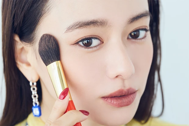 北原 果さんが手掛けた「スワイメイク」のチークの塗り方