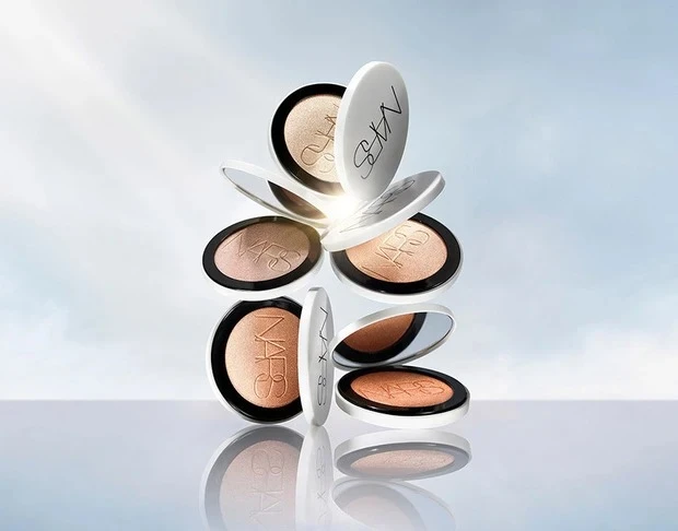 おすすめのデパコスハイライト NARS(ナーズ) ライトリフレクティング ルミナイジングパウダー