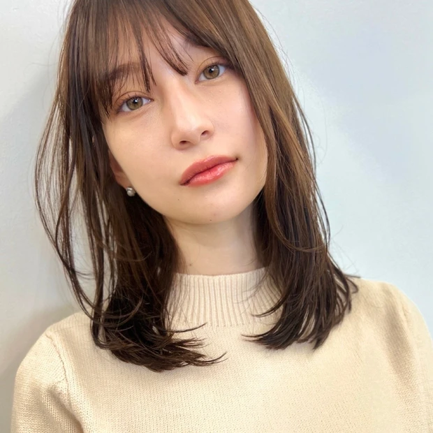 ミディアム ヘア 髪型 ヘアスタイル 前髪あり ヘアカラー