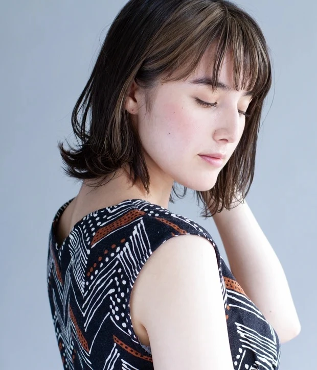 RITZの髪型・ヘアスタイルまとめ_ウェットな外ハネでこなれる！ 大人に似合うフレンチ風切りっぱなしボブ