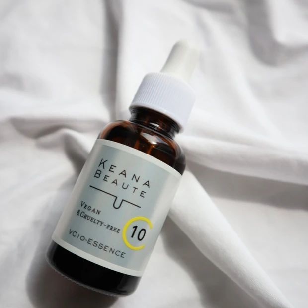 ＼ピュアビタミンC10 ％高配合／夏に開いた毛穴ケアにおすすめ美容液(^^)/