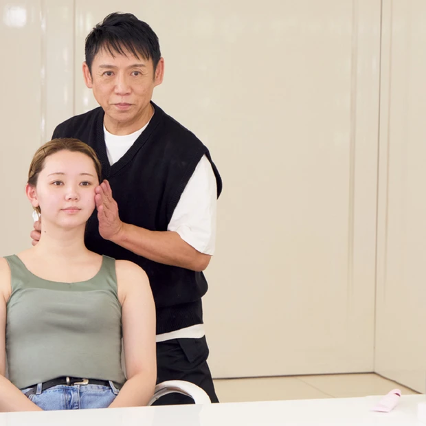 大御所も信頼する黒田啓蔵さんの神技テクニック。首・肩ほぐし、極薄仕込みで…