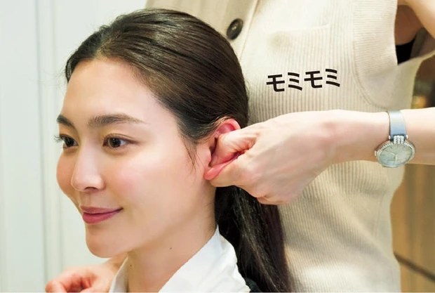 エメラルド会長さんの耳ツボセラピーを体験!