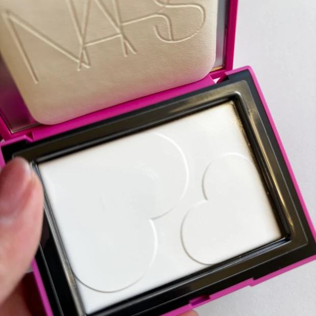 NARS ハートのリフ粉　リフ粉　リフレクティングパウダー　プレストパウダー　ルースパウダー