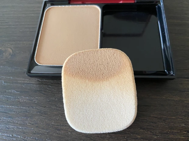 【パウダーなのにウルっと艶めく】ヨレない・テカらない・毛穴レス肌をロングキープ。アスタリフトのパウダーファンデーション_2_2