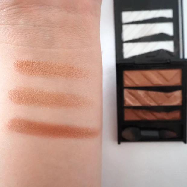 KATE パーツリサイズシャドウ BR-2 ローズブラウン スウォッチ