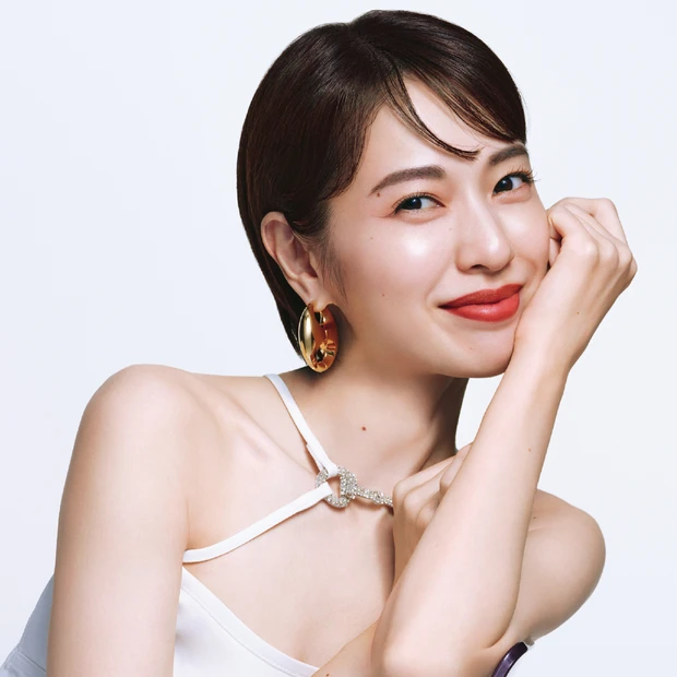 【戸田恵梨香さん】「毎日の習慣はヨガと逆立ち」美肌の秘密を語る！