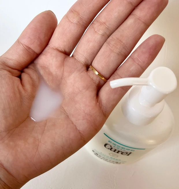 キュレル 潤浸保湿 乳液ケアメイク落とし　使い方