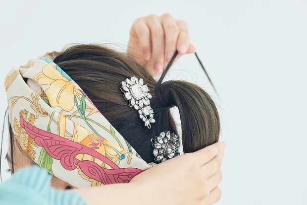 山本舞香さんが激推し! グッチのヘッドバンド&ヘアクリップで華やかなポニーテールに_7