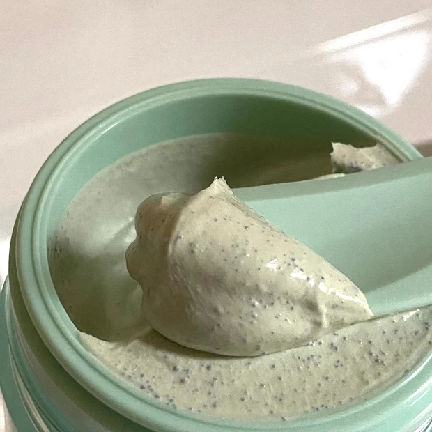 ティファニーブルー色の数量限定のクレイパックはアロマミントの香り。とろ〜りとつぶつぶで角質ケア。_3_2