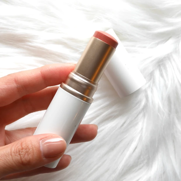 【こじはる買い】小嶋陽菜さん愛用のハイライト♥夏っぽ艶肌が作れる私の推しハイライトも紹介!今ぜひ買って欲しい理由とは?_3