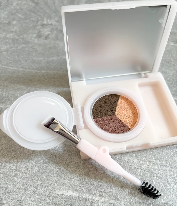 HBL 3Dクッションブロウ02 ライトブラウン　先行発売　新色　ベスコス　アイブロウ　眉毛　スフレ眉ハリウッドブロウリフト