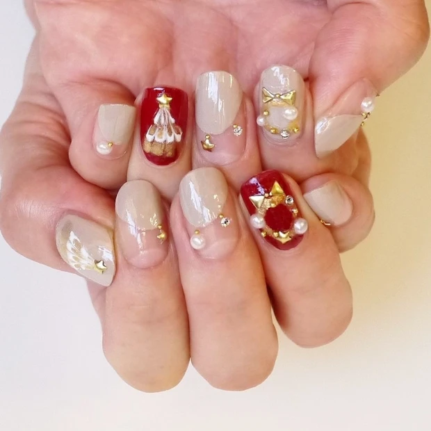 バーガンディ×グレージュが旬☆大人可愛いクリスマスネイル！【ギ☆のセルフ…