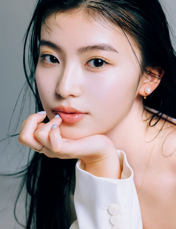 長井かおり式・美容医療級ベースメイクの極意を披露。 毛穴、くすみ、たるみを制する秘密がここに！