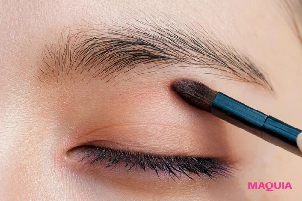 シャネルの春新色パレットで春メイク　ミニマム塗りですっきり美人アイ　HOW TO 2