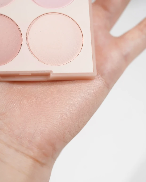 表紙メイク　チーク　デイジーク