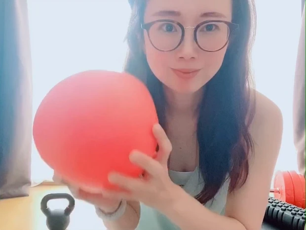 【初心者にもおすすめの簡単筋トレ】ぽっこりお腹解消! ピラティスボールを使ったトレーニング_2