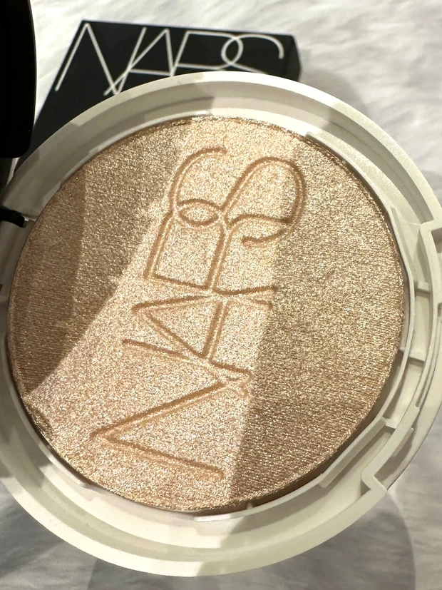 過去一の煌めきをお肌に!✨NARS ライトリフレクティング ルミナイジングパウダー_3