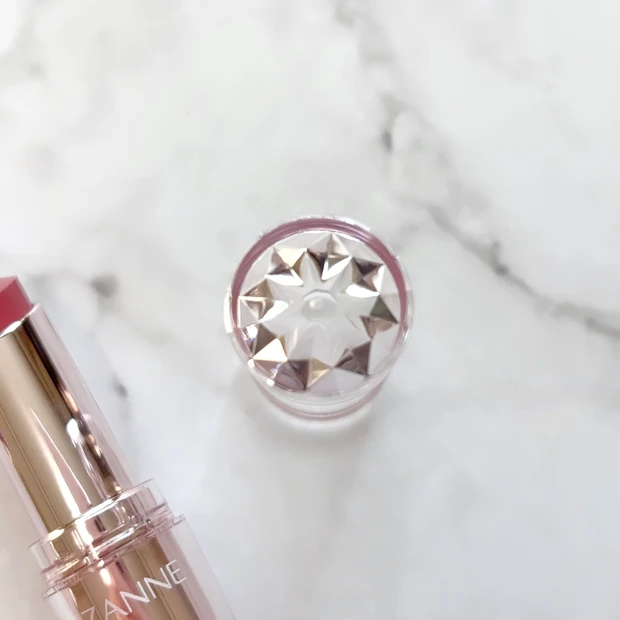 美容液成分約80％配合でしっとり仕上がるセザンヌリップ