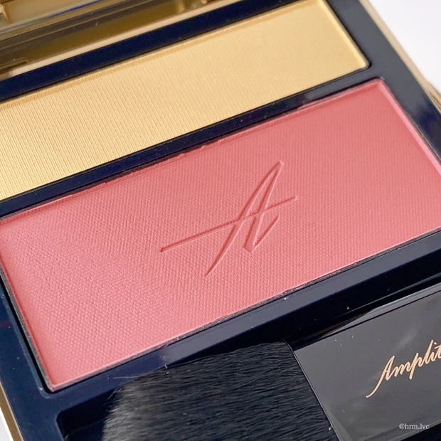 アンプリチュード コンスピキュアス チークスのアップ