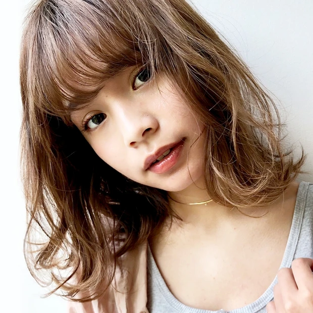 ふんわりもシェイプも自由自在! どんな顔型にも似合う万能レイヤーミディ