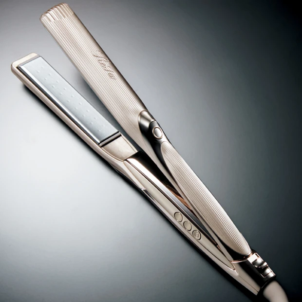 ギア部門受賞「リファ リファストレート アイロン プロ+」をガチお試し！その実力は？【MAQUIAベストコスメ2025下半期】