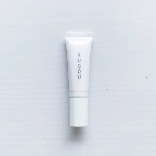 SUQQU デューイー リクイド ブラッシュ103 鈴音をチューブのまま平置きで撮影した写真