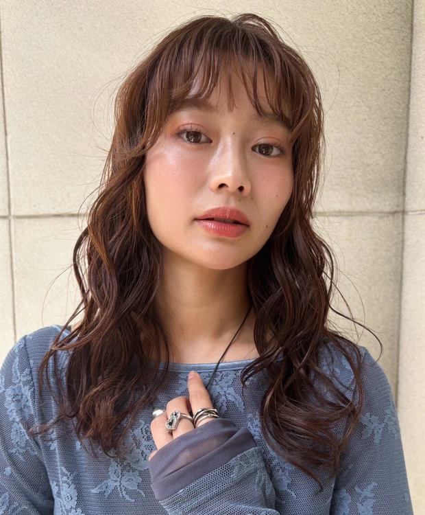 髪型　ミディアムレイヤー　ミディアムヘア　前髪あり　パーマ　カットのポイント