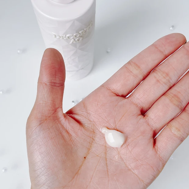 香水級ボディミルク コスメデコルテ 乾燥肌