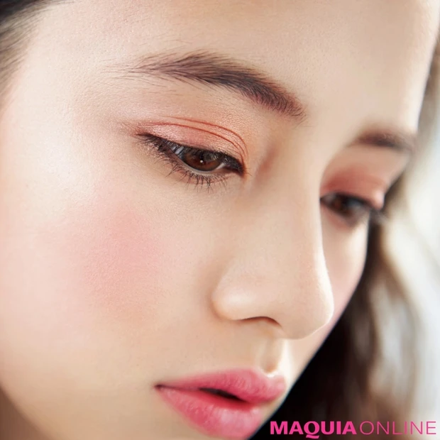 まぶたを染める恋色ピンク「今春のアイメイクは“大人のピンク”がキーワード…