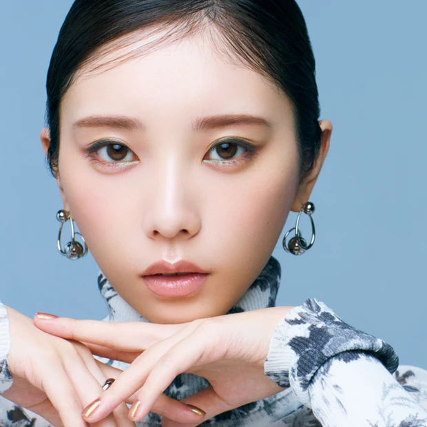 【カーキの単色アイシャドウ】秋のおすすめは目頭だけ囲んで透明感アップ!