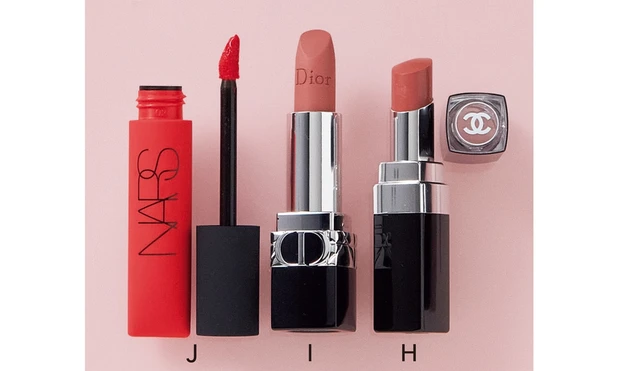 H ルージュ ココ ブルーム 110 ￥5500／シャネル　I ルージュ ディオール 100 ￥5170／パルファン・クリスチャン・ディオール　J エアーマット リップカラー 00045 ￥4070／NARS JAPAN