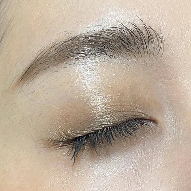 今年は”グリーン”がきてる！今年っぽいアイメイクならこれ！
CANMAKE「シルキースフレアイズ」09 アーバンカーキ_2_2